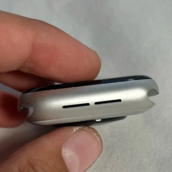 Apple Watch SE New 40MM Alluminum Case with Charger - Picture 10 of 10